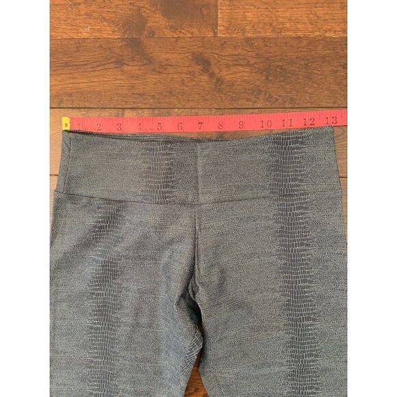 ONZIE Yoga Size S/M Cropped Leggings Crops Charcoal Snake Athleisure Gym Run - Picture 6 of 9